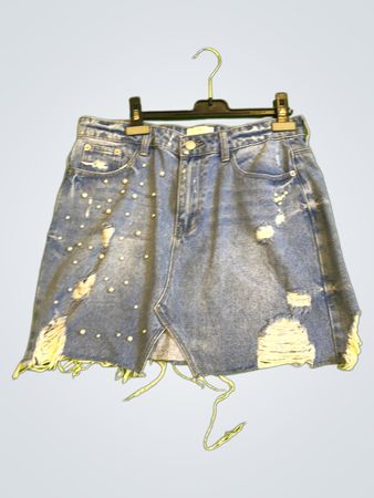 Abgenutzter Jeansrock