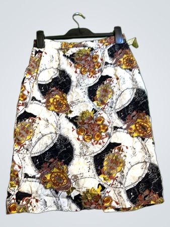 Rock mit abstraktem Druck