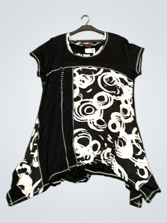 SAGIE Schwarz-weiß gemustertes T-Shirt