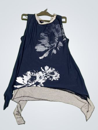 Vintage Vanguard Marineblauer Oberteil mit Floralprint und gestreiften Ärmeln