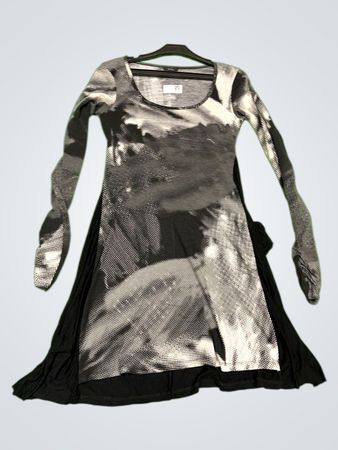 D.Ka Damen Größe S Langarm Schwarz-Weiß Grafikdruck Kleid