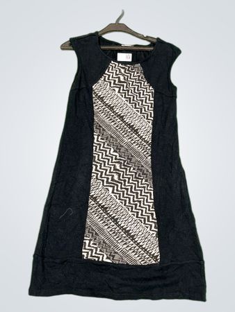 Holly Bracken Schwarzes geometrisches Druckkleid