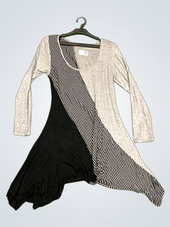 Wallis Langarm-Asymmetrisches Kleid