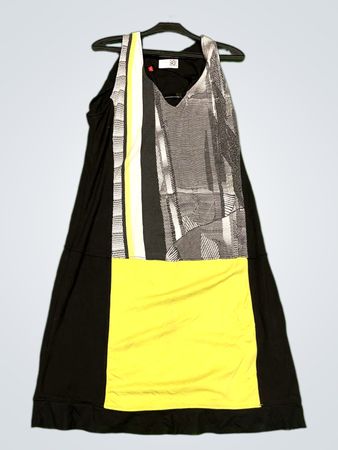 Schwarzes Kleid mit gelbem und geometrischem Druck