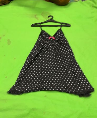 H&M Schwarzes gepunktetes Cami-Slipkleid