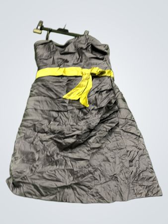 Alfred Angelo graues trägerloses Kleid mit gelbem Gürtel