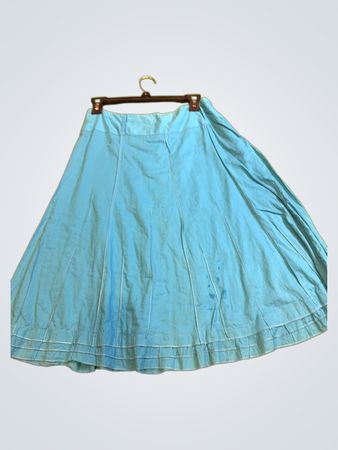K.Woman Blaue Rock