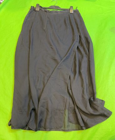 Schwarze Rock mit Schlitz