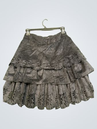 Schichtrock mit floralen Ausschnitten
