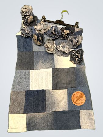 Stück Jeans-Denim-Patchworkkleid mit floralen Applikationen