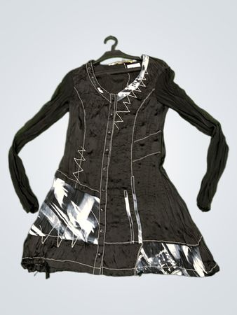 BIBA Schwarzes Texturiertes Kleid mit Weißen Nähten und Abstraktem Druck
