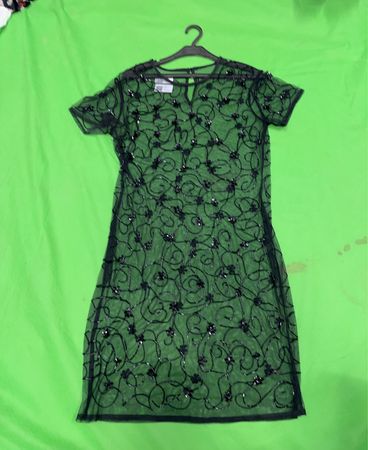 Schwarzes, transparentes, besticktes Kleid