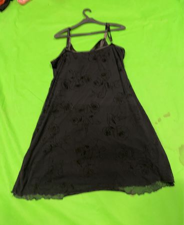 Zay Schwarzes Kleid mit Rosenmuster