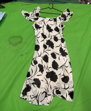 MODA PIU Schwarzes und weißes Blumenmaxikleid
