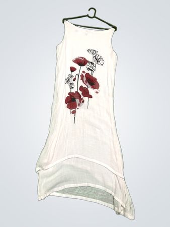 Weißes ärmelloses Kleid mit Blumenmuster