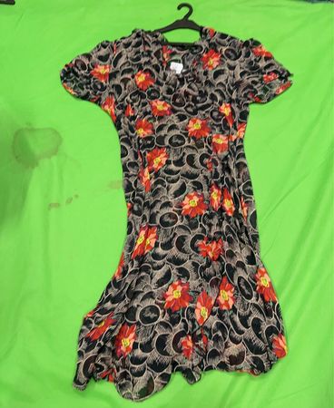 BETTY JACKSON. schwarzes Kleid mit floralem Muster