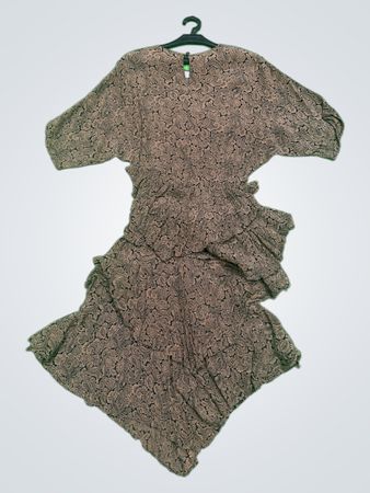 Braunes Paisleymuster Rüschendress