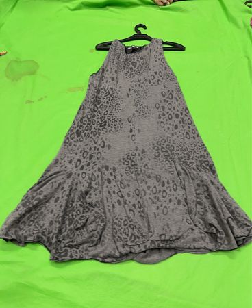Ärmelloses Kleid mit Leopardenmuster in Atlanta Grau