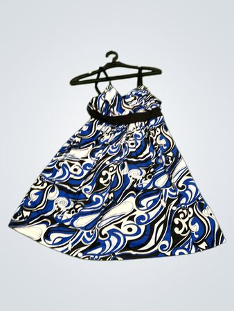 Blau-weißer Wirbelmuster-Kleid