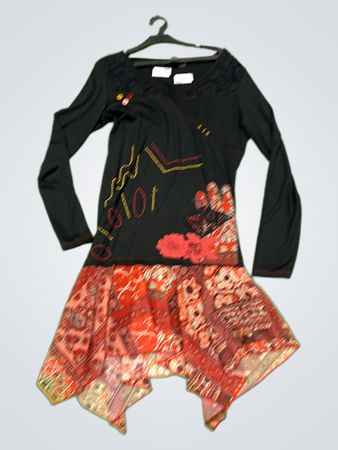 RAINBOW Schwarzes langärmliges Kleid mit bedrucktem Rock