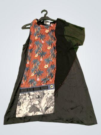Ärmelloses Kleid mit bedrucktem Einsatz