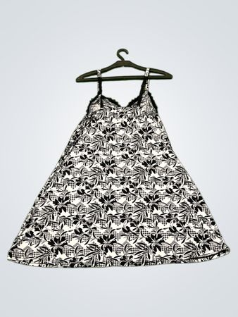 Schwarz-weißes Blumendruck-Überkleid mit Spitzenbesatz