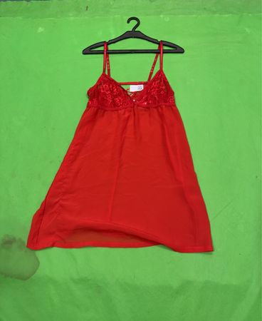 Roter Spitzen-Babydoll