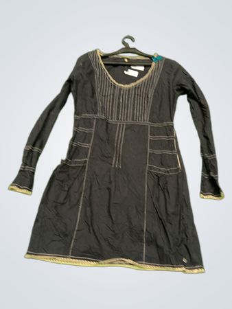 Schwarzes Langarmkleid