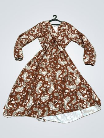 Braunes Paisleymuster Langarm-Maxikleid