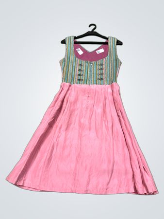 Ärmelloses pinkes Kleid mit gemustertem Oberteil