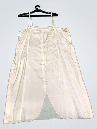 Creamfarbenes Nachtkleid