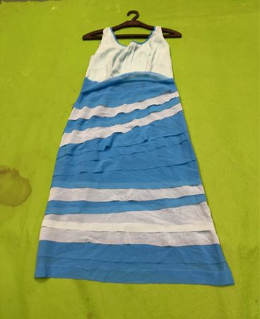 Comma, blaues und weißes schichtetes ärmelloses Kleid Größe 36
