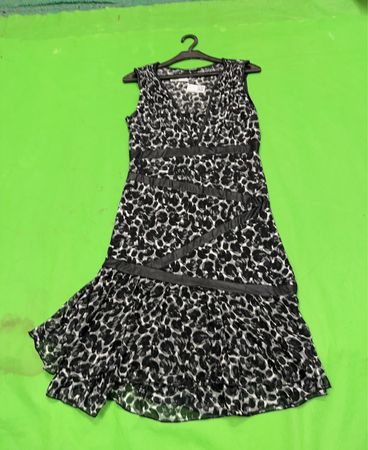 Sava Paris ärmelloses Leoprint-Kleid mit Rüschensaum