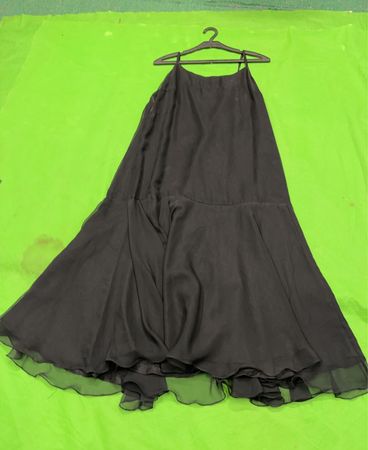 Schwarzes Maxi-Kleid