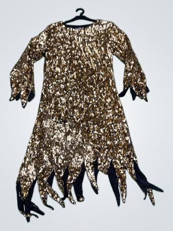 Goldenes Paillettenkleid mit schwarzem Saum