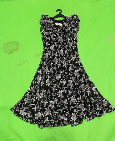 Tutto Schwarzes Blumendruck Midi-Kleid