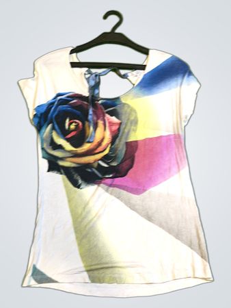 Solar Damen T-Shirt mit Grafik einer weißen Rose Größe 38