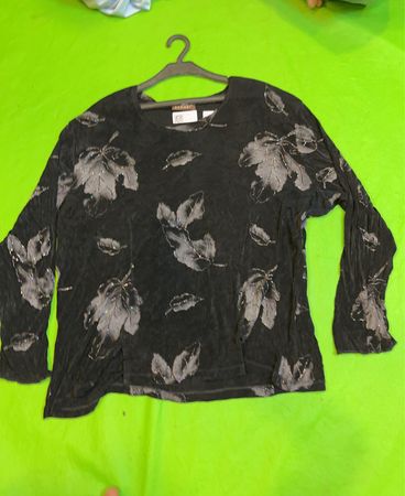 SERGEI® Black Leaf Print Long Sleeve Top