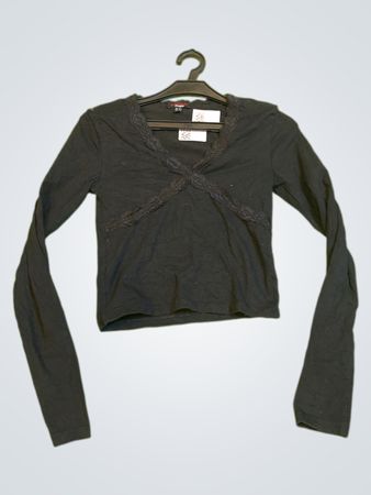 DON'TCALLME JENNYFER Schwarzes Top mit Spitzenbesatz, langärmlig und cropped