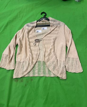 ecomarché beiger offener Strickcardigan mit dekorativem Verschluss