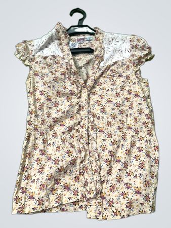 Romance von Jennifer Bohème Blusenoberteil mit floralem Druck und Spitze
