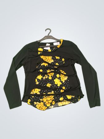 Schwarz langärmliges Oberteil mit gelben Blumenmuster-Ausschnitten