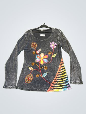 Graues Langarmhemd mit buntem Blumenapplikationsdesign