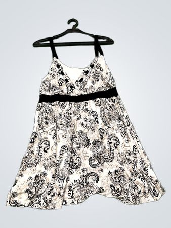 Schwarz-weißer Paisley-Druck Kleider