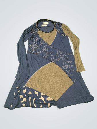 Zensiertes Damenblau- und Graupatchworkkleid mit Grafikdruck