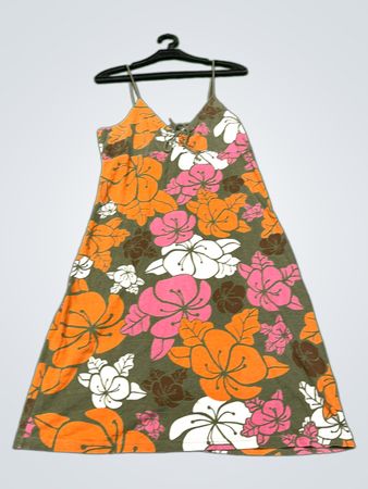 Grünes florales Sommerkleid