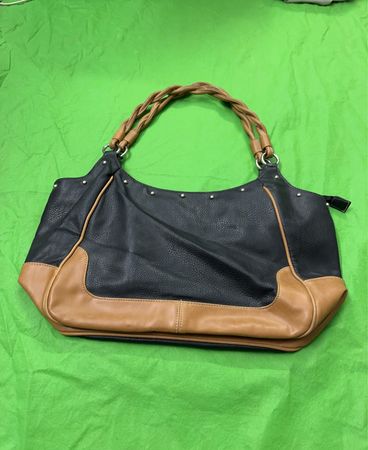 Sag Harbor Black and Tan Schultertasche mit geflochtenen Griffen
