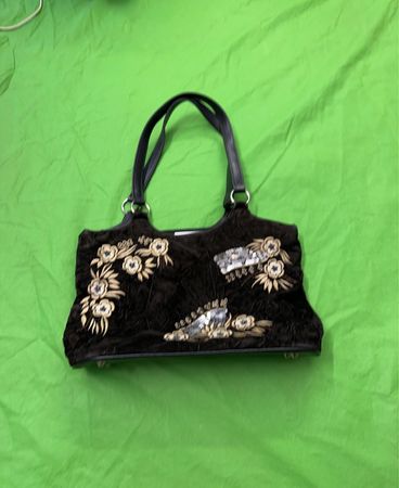 Prezzo Schwarze Bestickte Handtasche