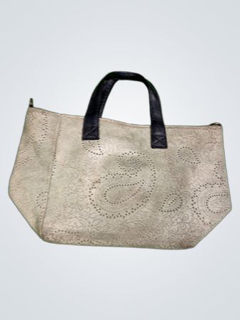 Beige Tragetasche mit schwarzen Griffen und Paisley-Muster