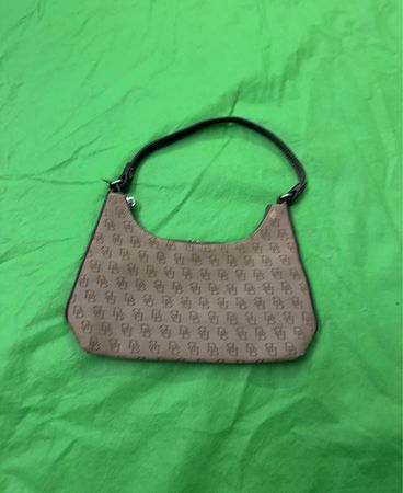 Dooney & Bourke Monogram Schultertasche